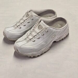 Skechers D'Lites Womens White Slip On Mules Comfort Walking Shoes Size 9
